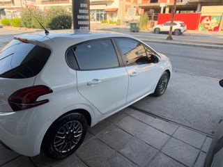 Peugeot 208 2017 ΕΛΛΗΝΙΚΗΣ ΑΝΤΙΠΡΟΣΩΠΕΙΑΣ-thumb-5