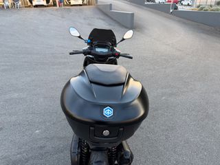 Piaggio Beverly 400 2024 HPE DEEP BLACK-thumb-6