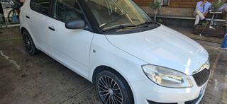 Skoda Fabia 2011 1.2 TDI-thumb-2
