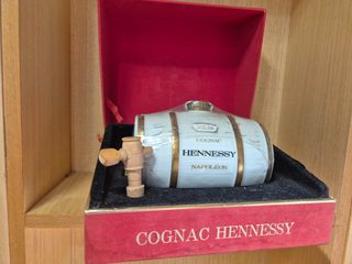 Κονιακ Hennessy συλλεκτικό σε βαρελακι πορσελανης