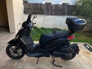 Piaggio Beverly 400 2024 HPE DEEP BLACK-thumb-1