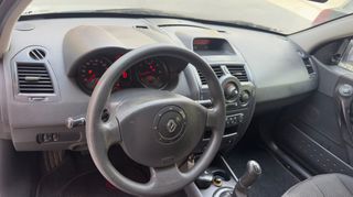 Renault Megane 2003-thumb-32