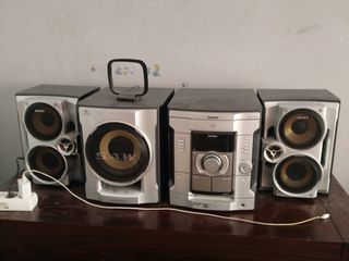 Sony Στερεοφωνικό κασσέτες μαζί με τρία ηχεία