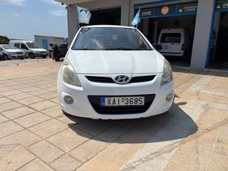 Hyundai i 20 2010-thumb-2