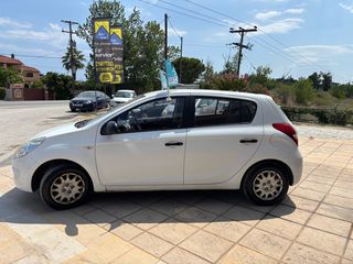 Hyundai i 20 2010-thumb-3