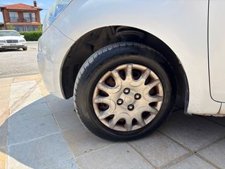 Hyundai i 20 2010-thumb-7