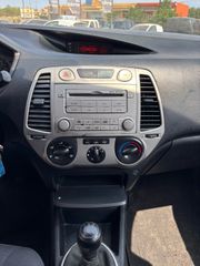 Hyundai i 20 2010-thumb-10