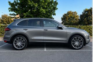 Porsche Cayenne 2012 Hybrid S Panorama