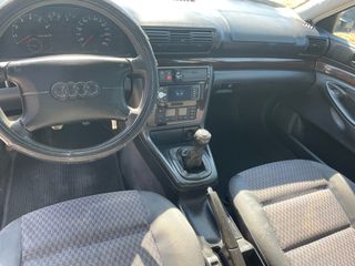 Audi A4 1995-thumb-8