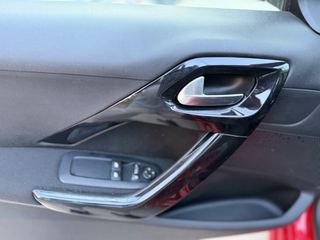 Peugeot 208 2019-thumb-11