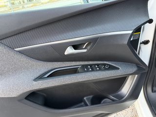 Peugeot 3008 2018 Active-thumb-27