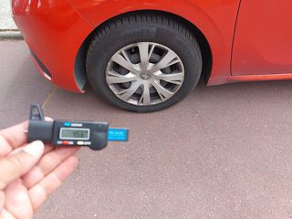 Peugeot 208 2015 Peugeot 208 1.6 Blue-HDi Active Auto Ecole-thumb-11