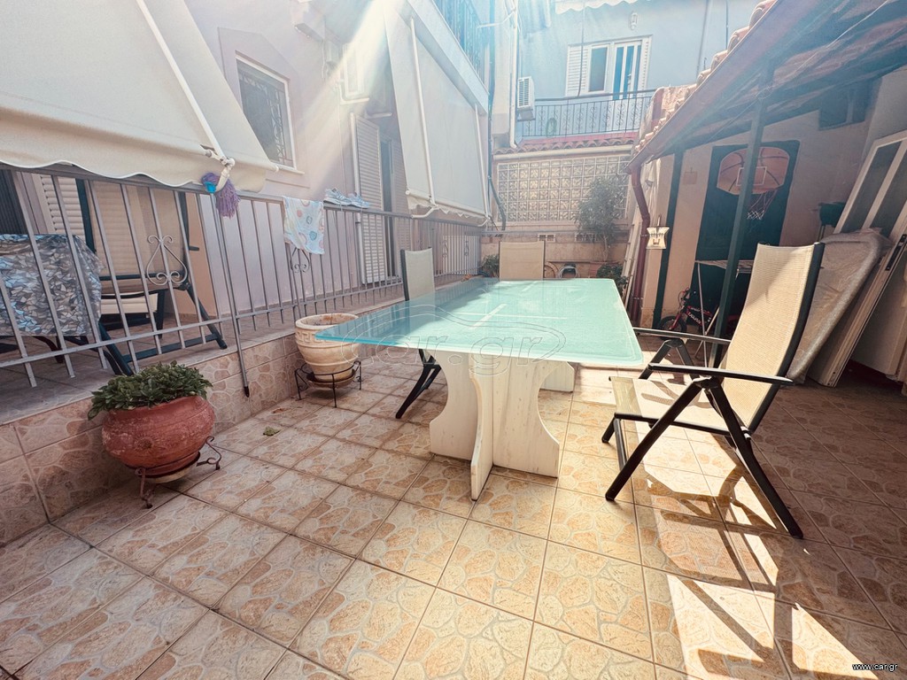 ΤΡΑΠΕΖΑΡΙΑ ΓΥΑΛΙΝΗ