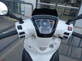 Kymco People GTi 2011 GTI 200-thumb-5