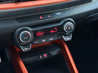 Kia Stonic 2019 1.0 T-GDI DESIGN!-thumb-28