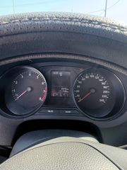 Volkswagen Polo 2015-thumb-10
