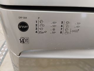 Πλυντήριο πιάτων εντοιχιαμου Indesit DFP 584, χωρητικότητας 14 σετ