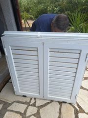 Gently Used Aluminum Windows with their casings 8 in Total
