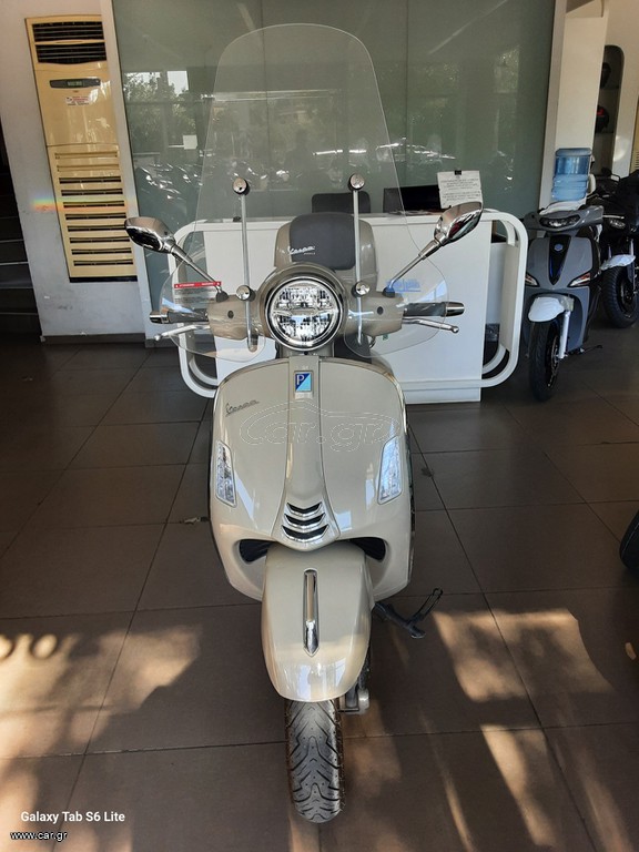 Vespa GTS 300 2024
