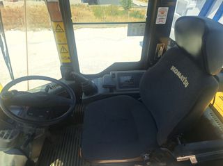 Φορτωτής Με Λάστιχα Komatsu 2001 WA270-thumb-11