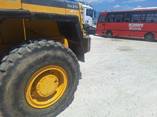 Φορτωτής Με Λάστιχα Komatsu 2001 WA270-thumb-12