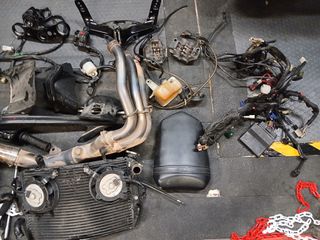 Yamaha YZF-R1 2004-thumb-5