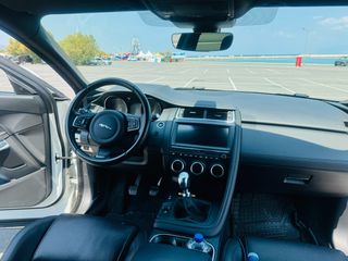 Jaguar E-Pace 2019-thumb-10