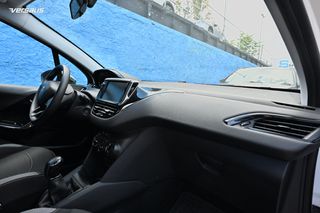Peugeot 208 2016-thumb-7