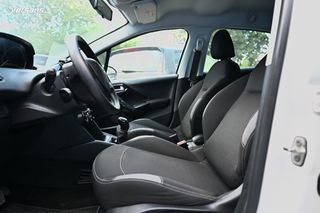 Peugeot 208 2016-thumb-8