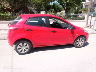 Mazda 2 2010-thumb-7