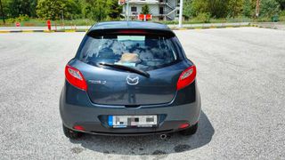 Mazda 2 2009-thumb-6