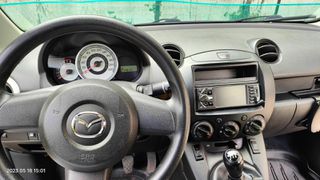Mazda 2 2009-thumb-8