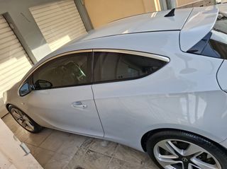 Opel Astra 2012 GTC
