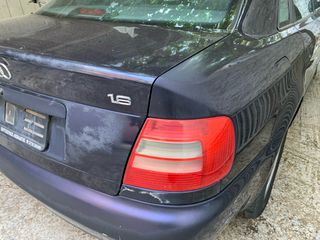 Audi A4 1997-thumb-6
