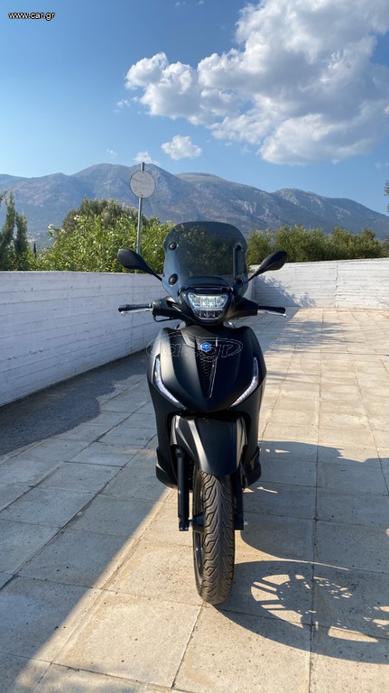 Piaggio Beverly 300 2024 DEEP BLACK