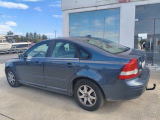 Volvo S40 2006 1.6 105 HP-thumb-3
