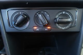 Volkswagen Polo 2016-thumb-16