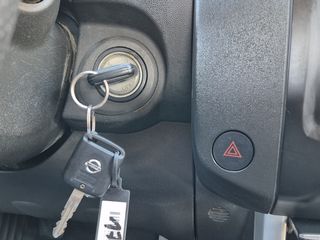 Nissan Navara 2012-thumb-36