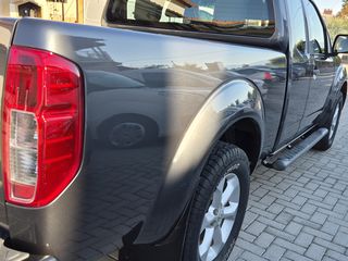 Nissan Navara 2012-thumb-5