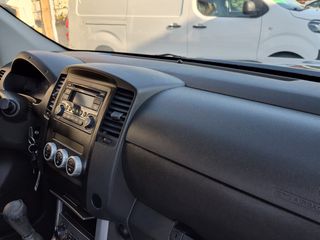 Nissan Navara 2012-thumb-17
