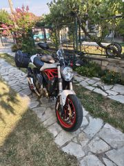 Ducati Monster 821 2015-thumb-36