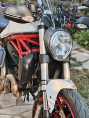 Ducati Monster 821 2015-thumb-35