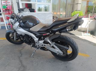Suzuki GSR 600 2006-thumb-4