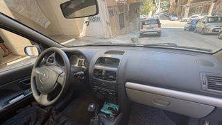 Renault Clio 2004-thumb-3