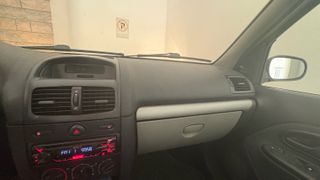 Renault Clio 2004-thumb-12