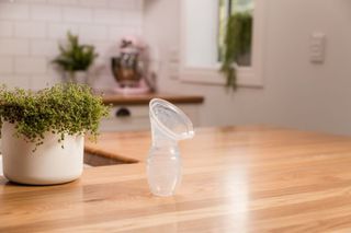 Haakaa - Gen. 1 Silicone Breast Pump - 100 ml-thumb-3
