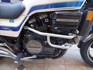 Honda VF 750 1984 VF750F-thumb-4