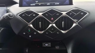 DS DS3 2023 DIESEL AUTOMATIC CROSSBACK 1.5 SELECTION NAVI/AUTOBESIKOS-thumb-35