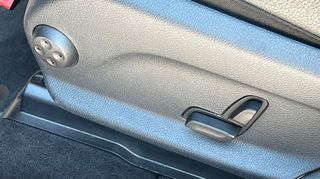 Mercedes-Benz GLC 200 2019 D-thumb-24