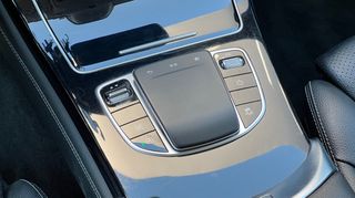 Mercedes-Benz GLC 200 2019 D-thumb-26